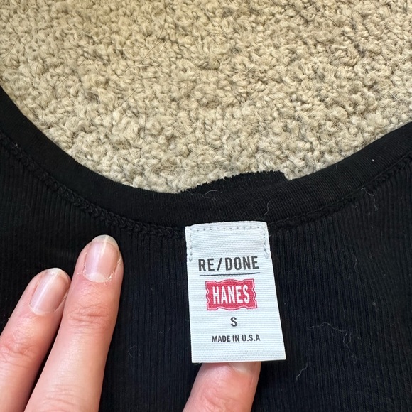 x Hanes Cropped Rib Tank in Black
RE/DONE - Picture 3 of 3